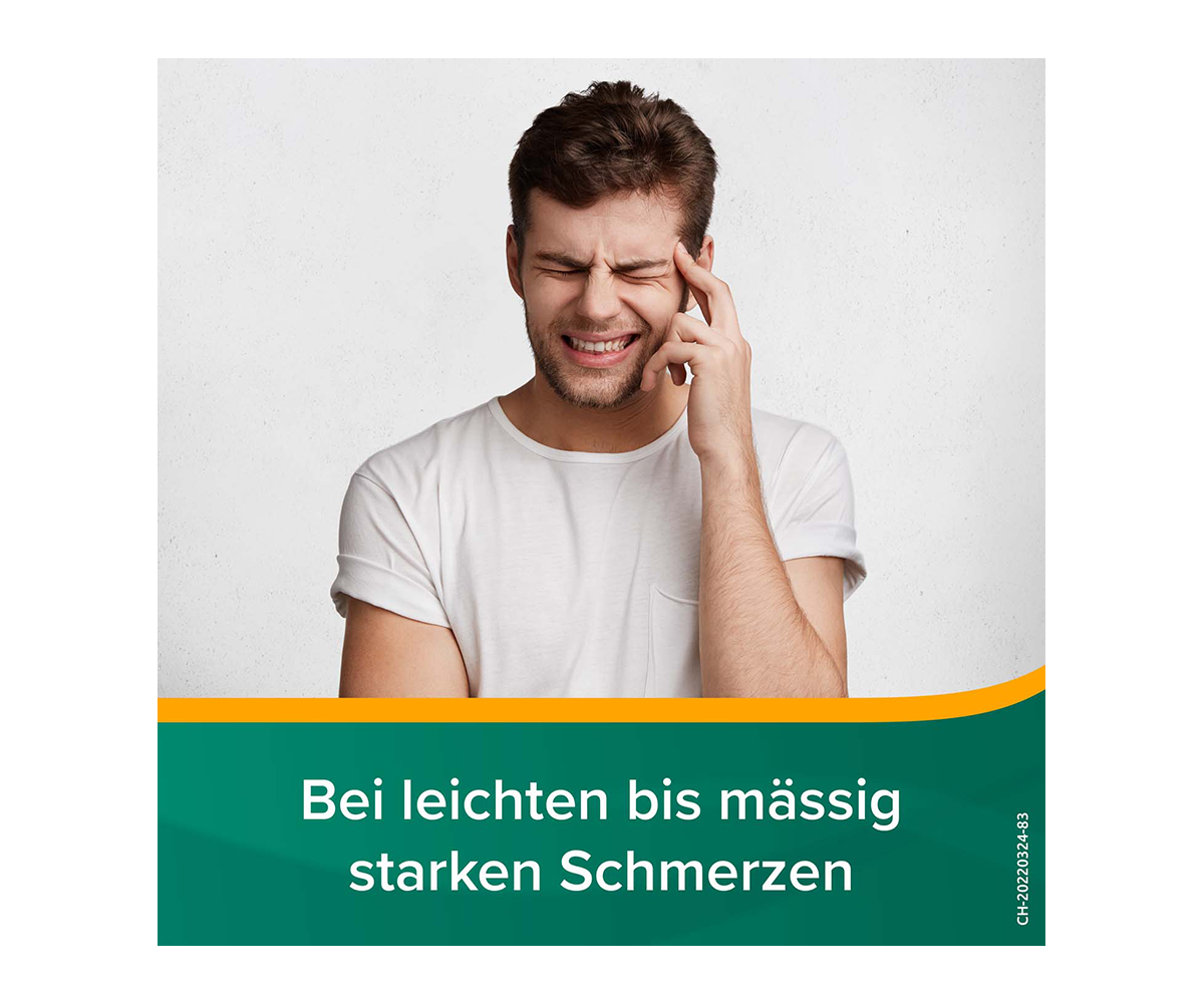 Mann der schmerzend an den Kopf fasst. Titel: Bei leichten bis mässig starken Schmerzen 