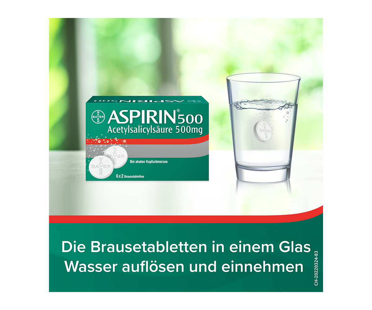 Aspirin Packshot mit einem Glas daneben in der eine Tablette aufgelöst wird. Titel: Die Brausetabletten in einem Glas Wasser auflösen und einnehmen.  